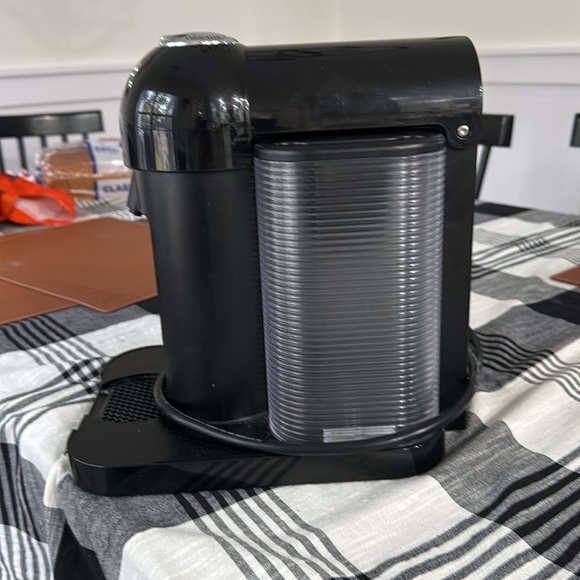 Nespresso’s espressos maker.  Like new condition.  Just descaled works great. - Picture 2 of 7